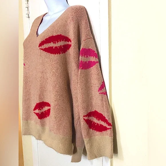 A Beautiful Soul Oversized Lip Design Fluffy Sweater. Woman’s Size b, 18/20 - Picture 9 of 10